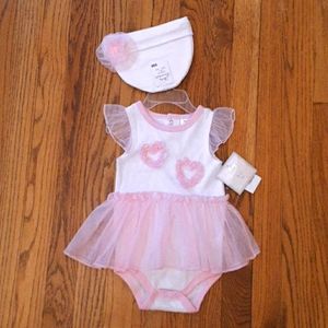 2 piece baby onesie and hat set